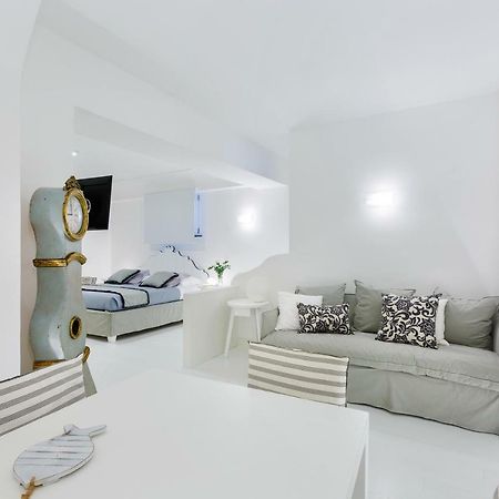 White Stylish Apartments ヴィーコ・エクエンセ エクステリア 写真