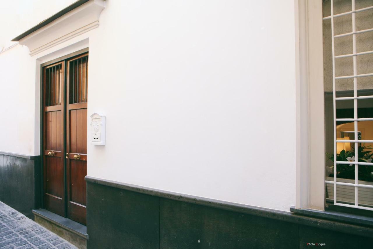 White Stylish Apartments ヴィーコ・エクエンセ エクステリア 写真