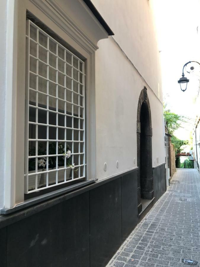 White Stylish Apartments ヴィーコ・エクエンセ エクステリア 写真