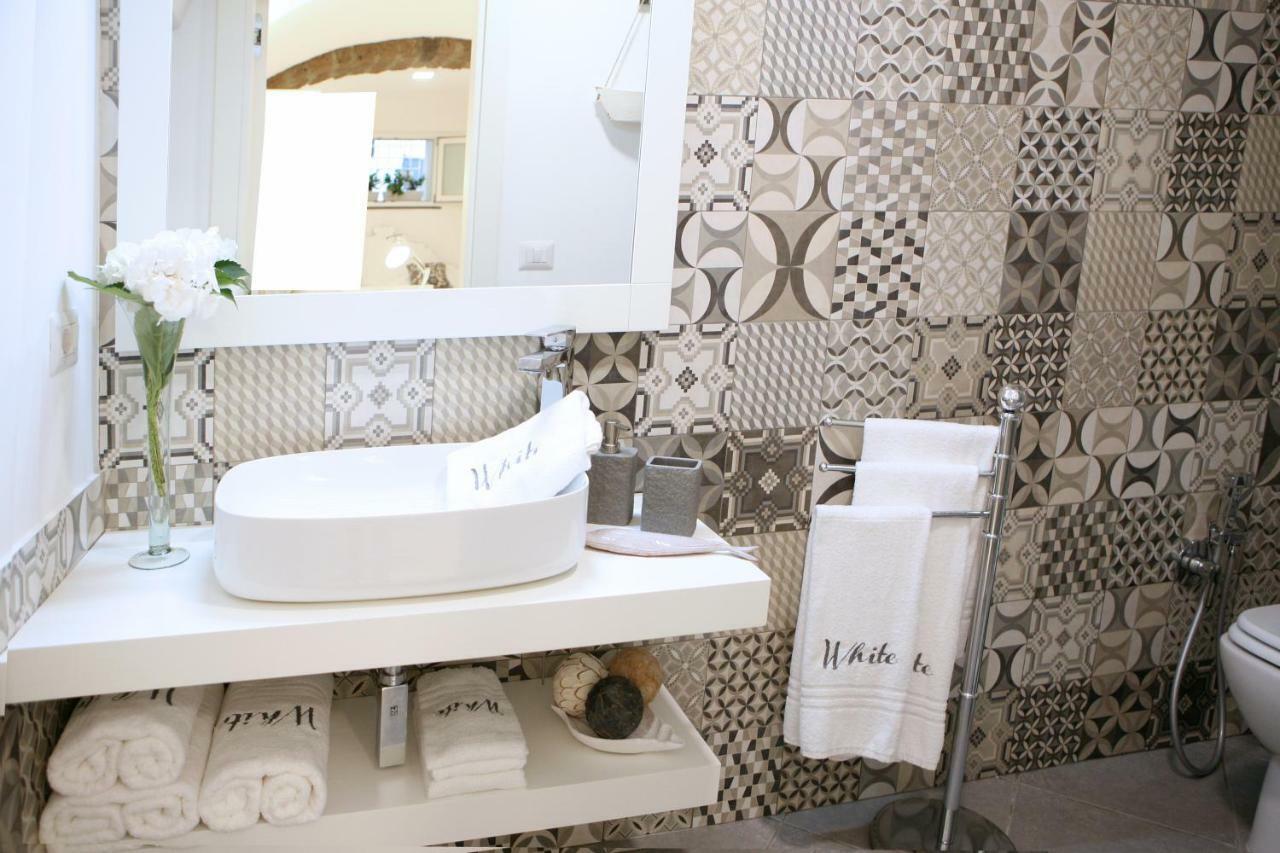 White Stylish Apartments ヴィーコ・エクエンセ エクステリア 写真