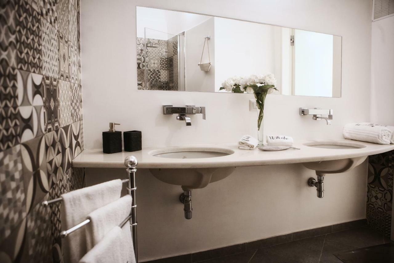 White Stylish Apartments ヴィーコ・エクエンセ エクステリア 写真