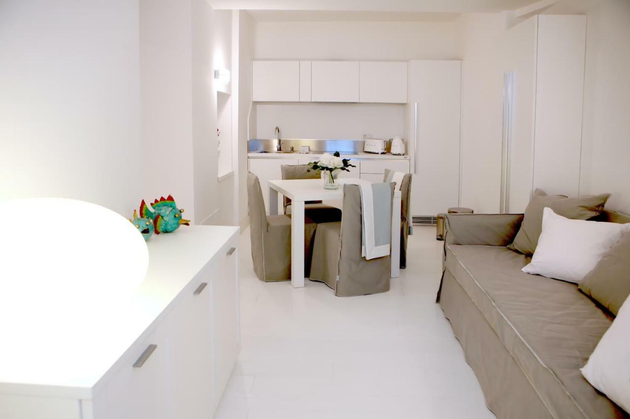 White Stylish Apartments ヴィーコ・エクエンセ エクステリア 写真
