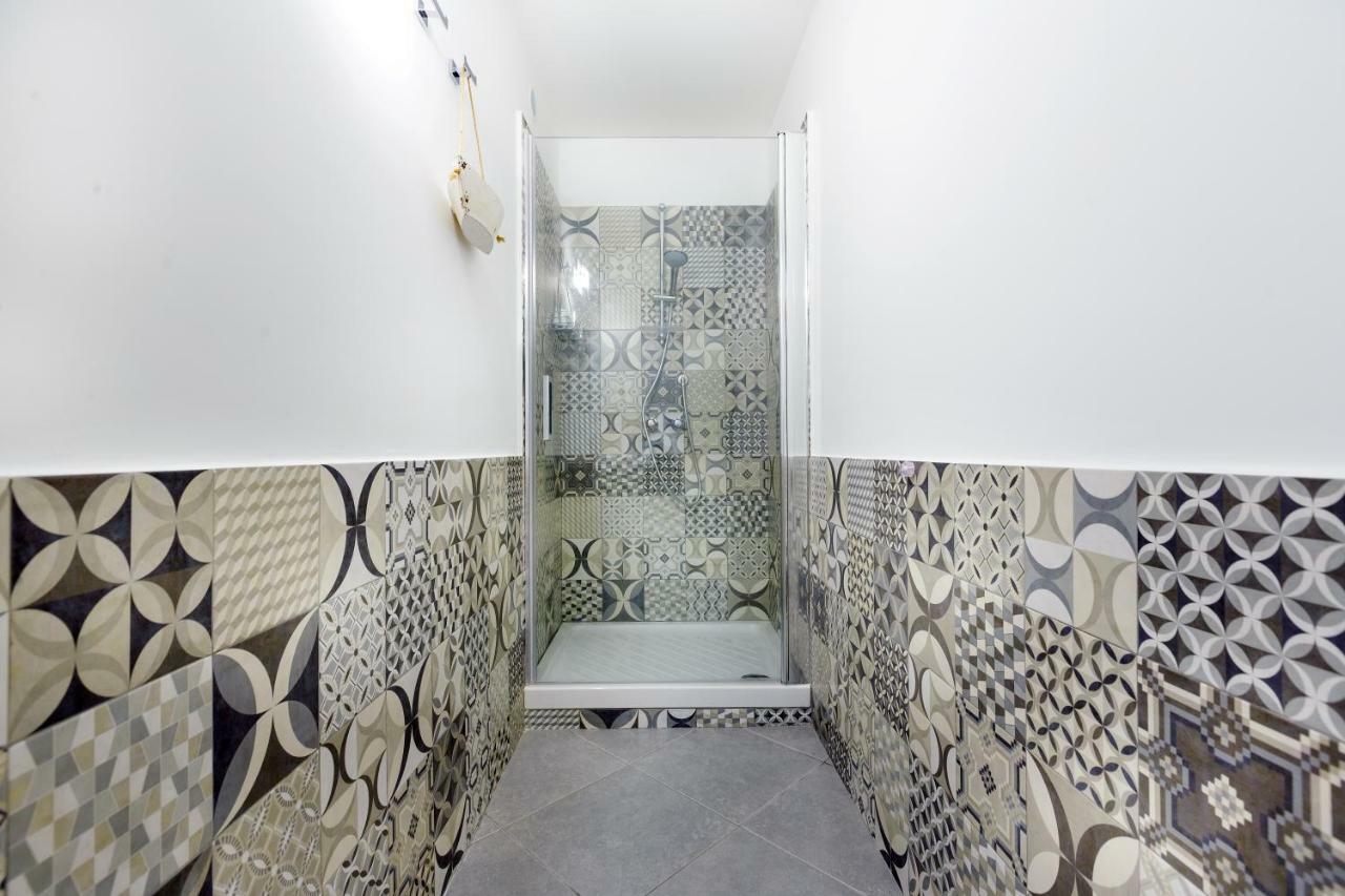 White Stylish Apartments ヴィーコ・エクエンセ エクステリア 写真