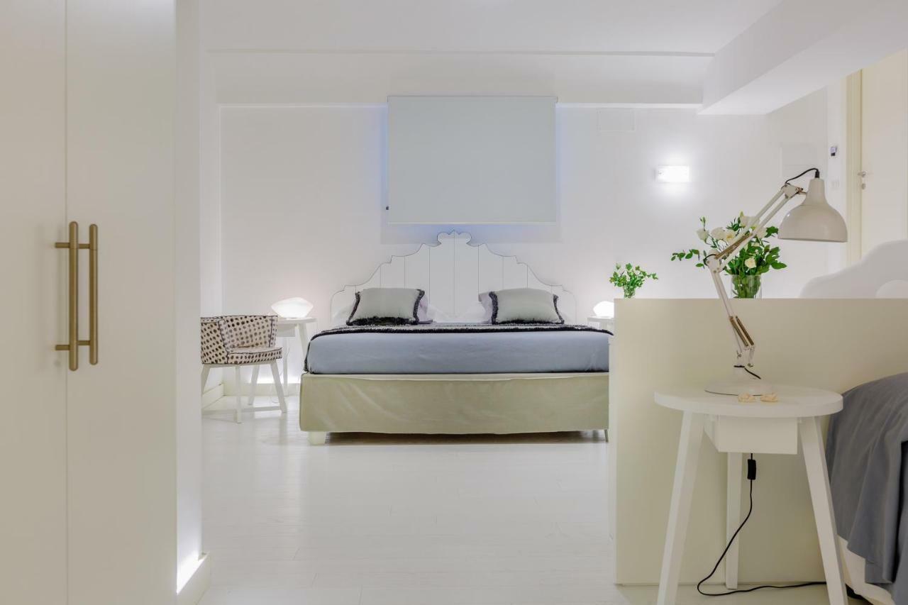 White Stylish Apartments ヴィーコ・エクエンセ エクステリア 写真