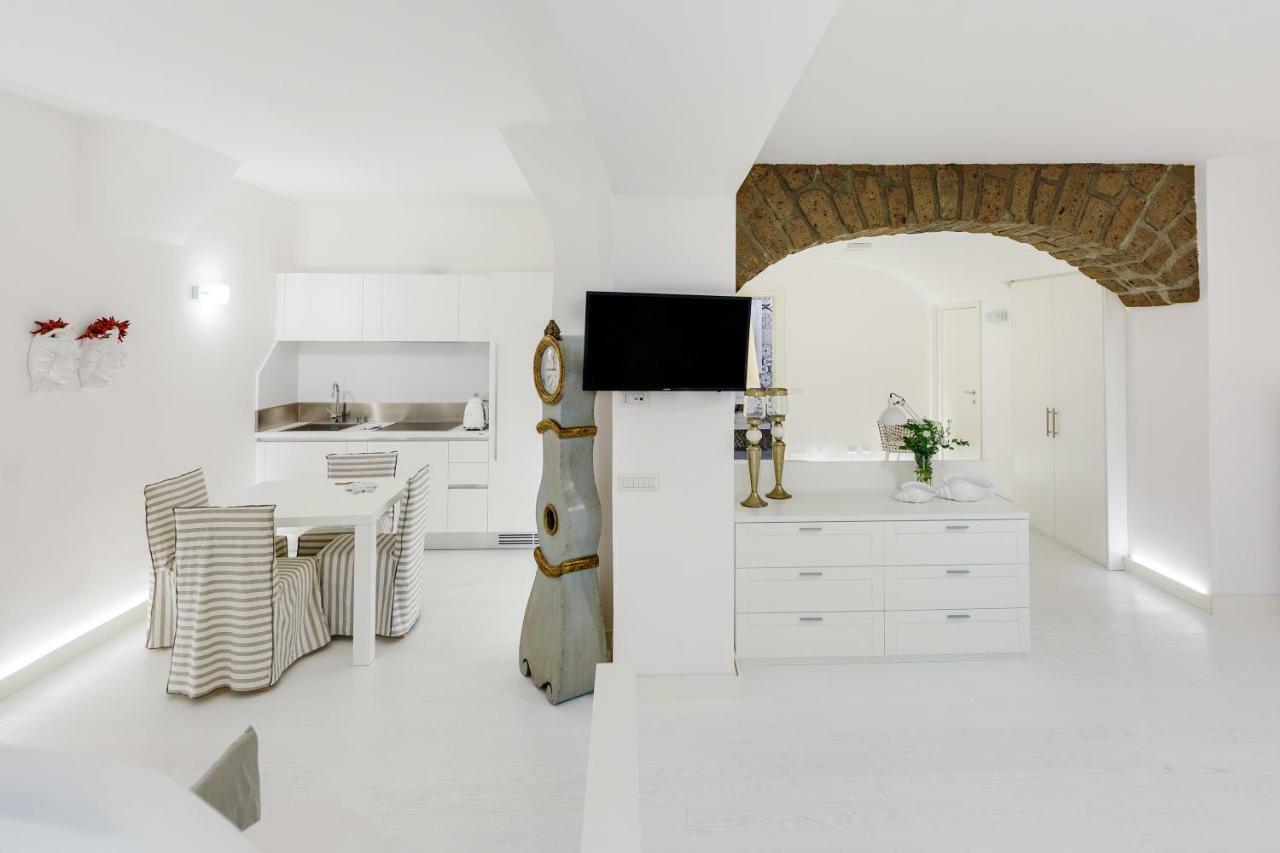White Stylish Apartments ヴィーコ・エクエンセ エクステリア 写真