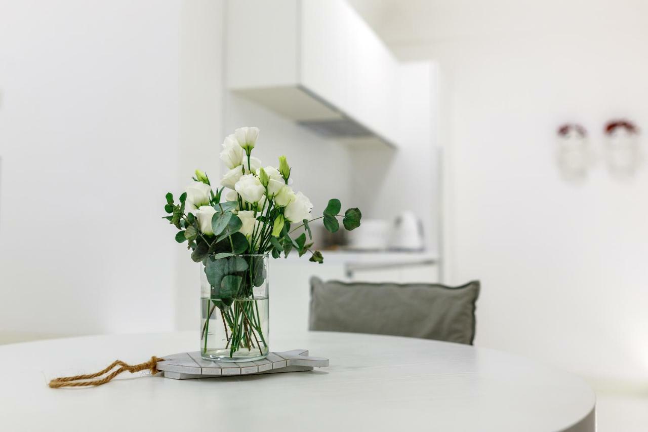 White Stylish Apartments ヴィーコ・エクエンセ エクステリア 写真