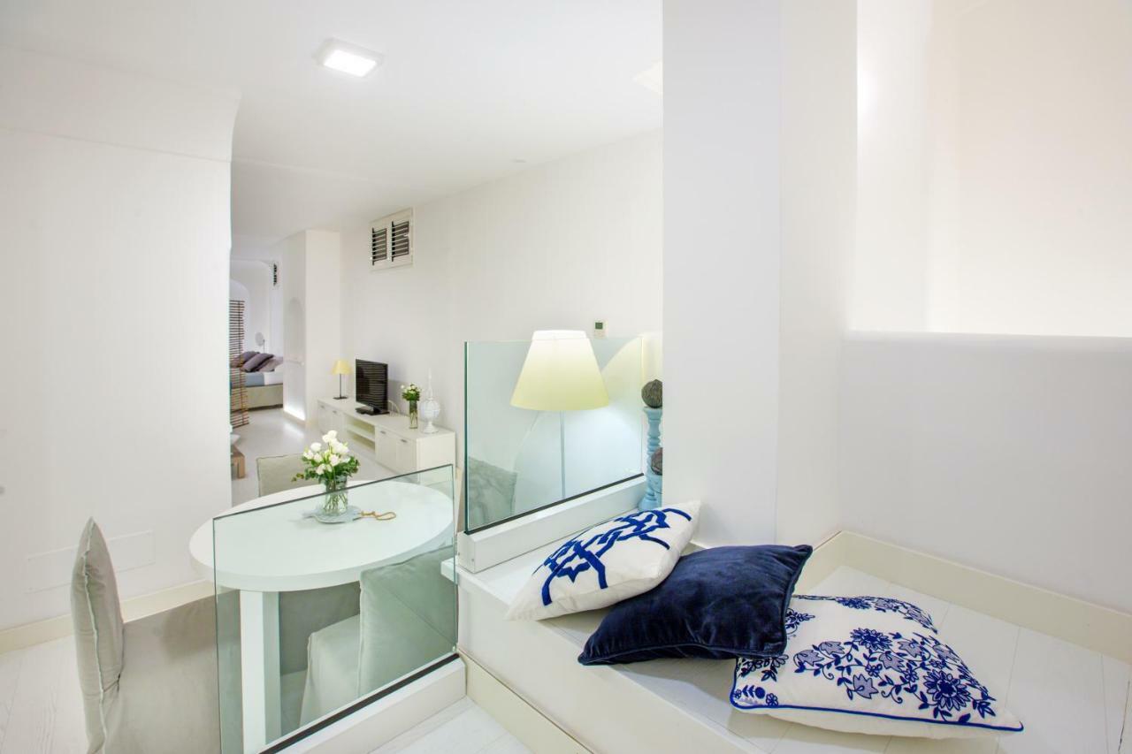 White Stylish Apartments ヴィーコ・エクエンセ エクステリア 写真