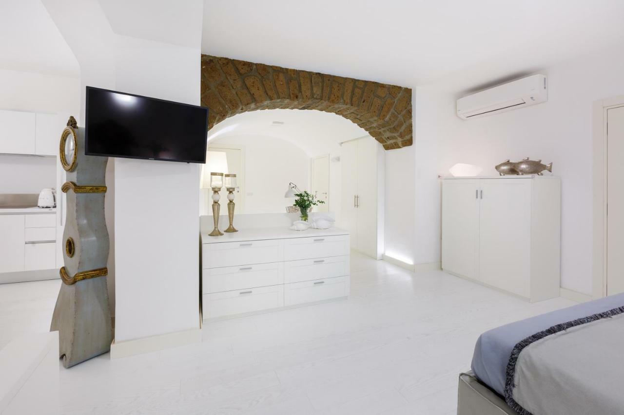 White Stylish Apartments ヴィーコ・エクエンセ エクステリア 写真