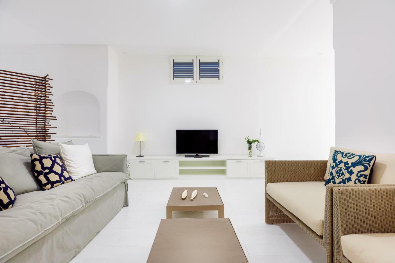 White Stylish Apartments ヴィーコ・エクエンセ エクステリア 写真