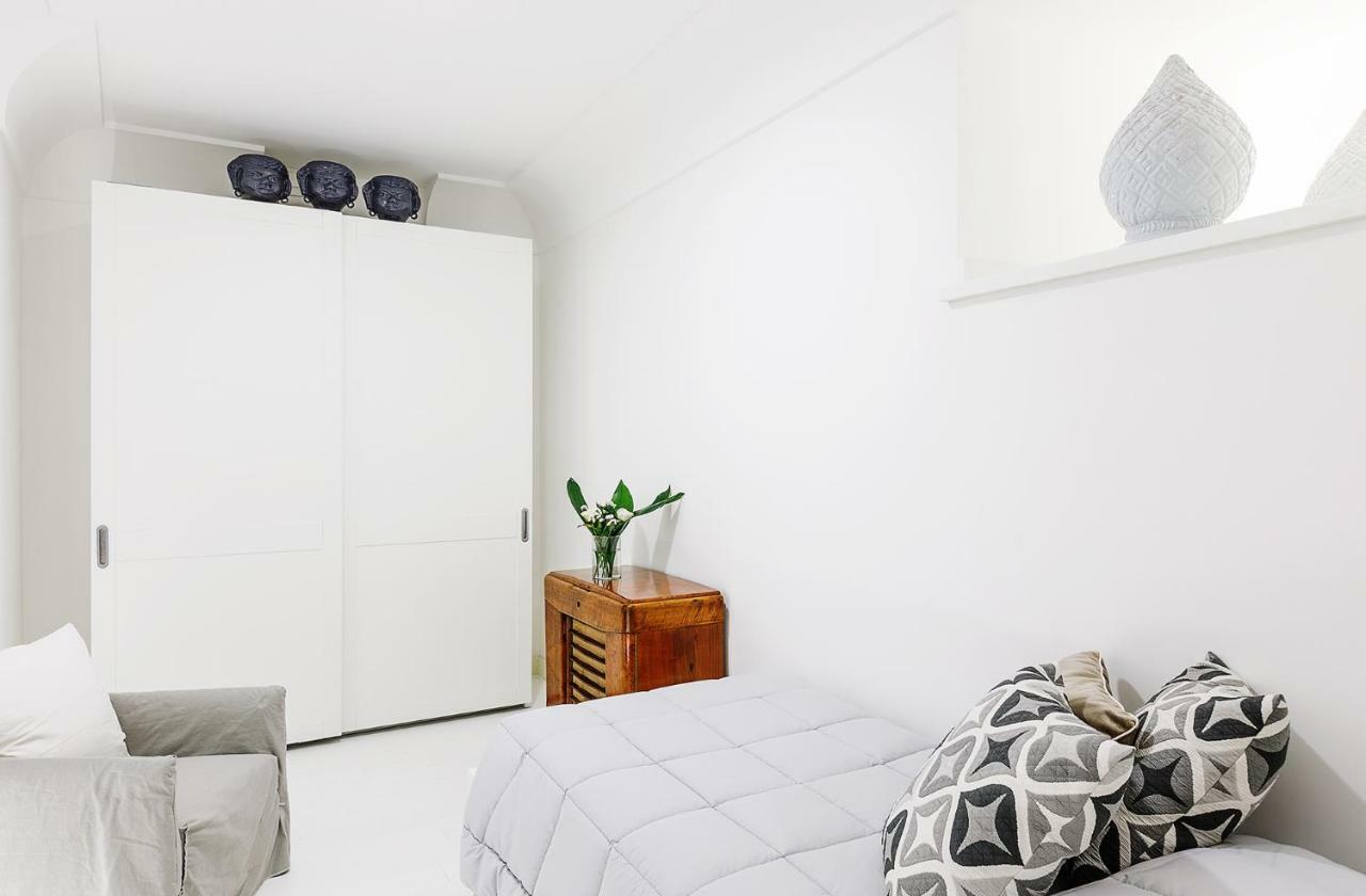 White Stylish Apartments ヴィーコ・エクエンセ エクステリア 写真